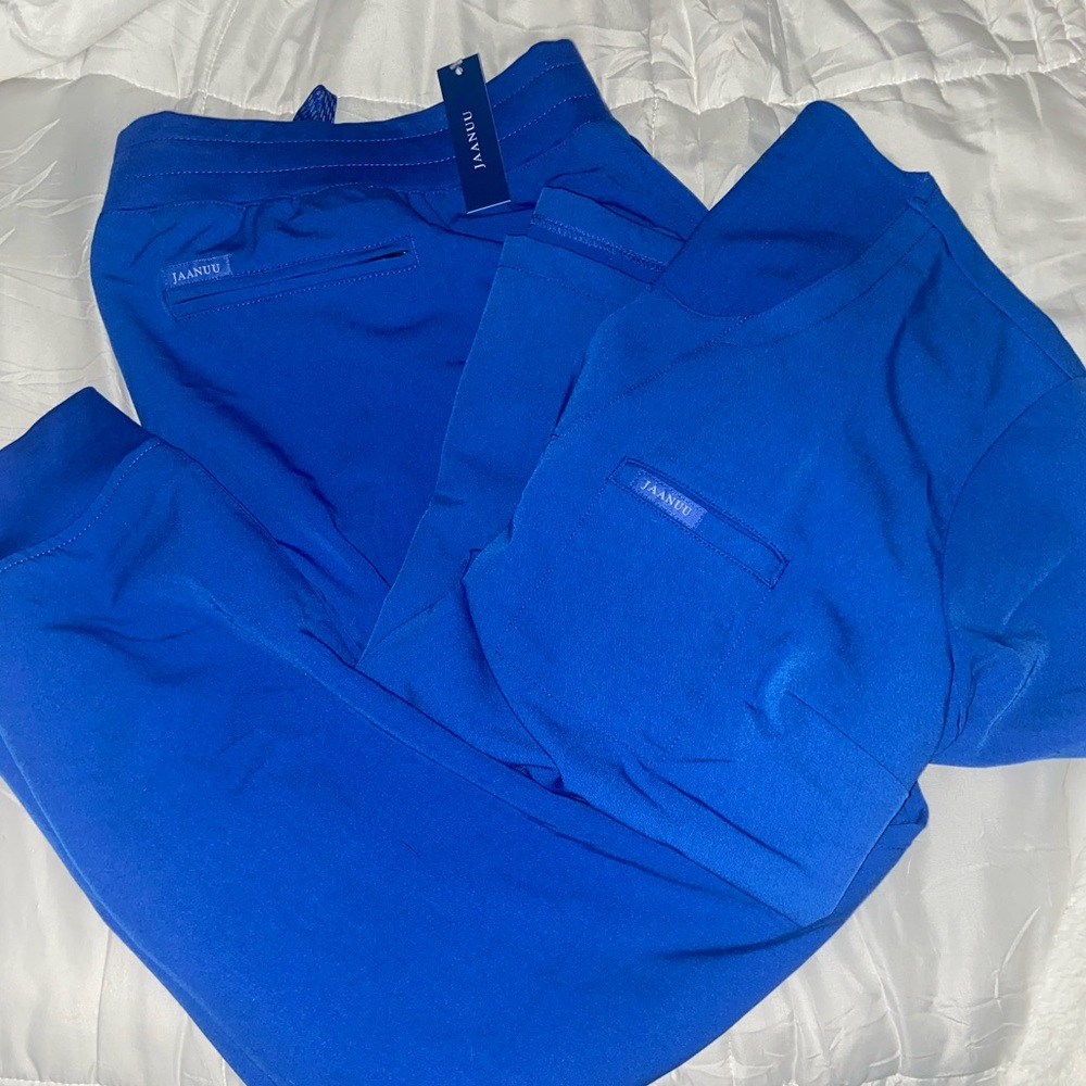 Jaanuu Scrub Set